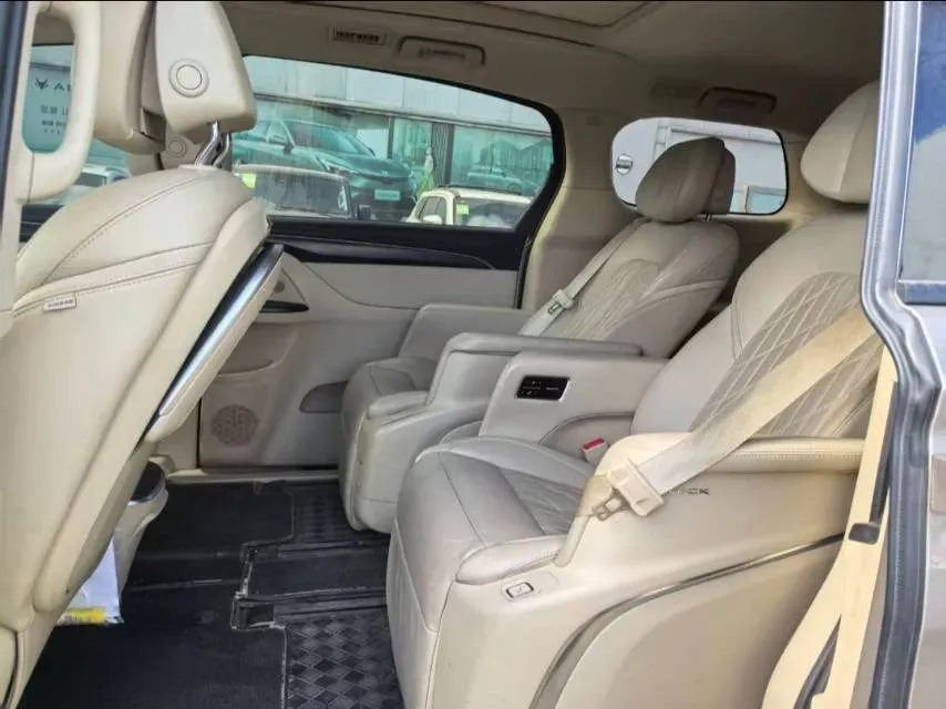 2022 Buick GL8 2.0T 237HP L4 9AT,autocango,china used car exporter,china ev exporter,chinese used car exporter,chinese used ev exporter