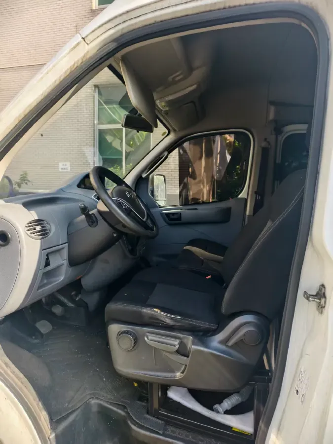2021 MAXUS XinTu V80 2.0T 127HP L4 6MT,autocango,china used car exporter,china ev exporter,chinese used car exporter,chinese used ev exporter