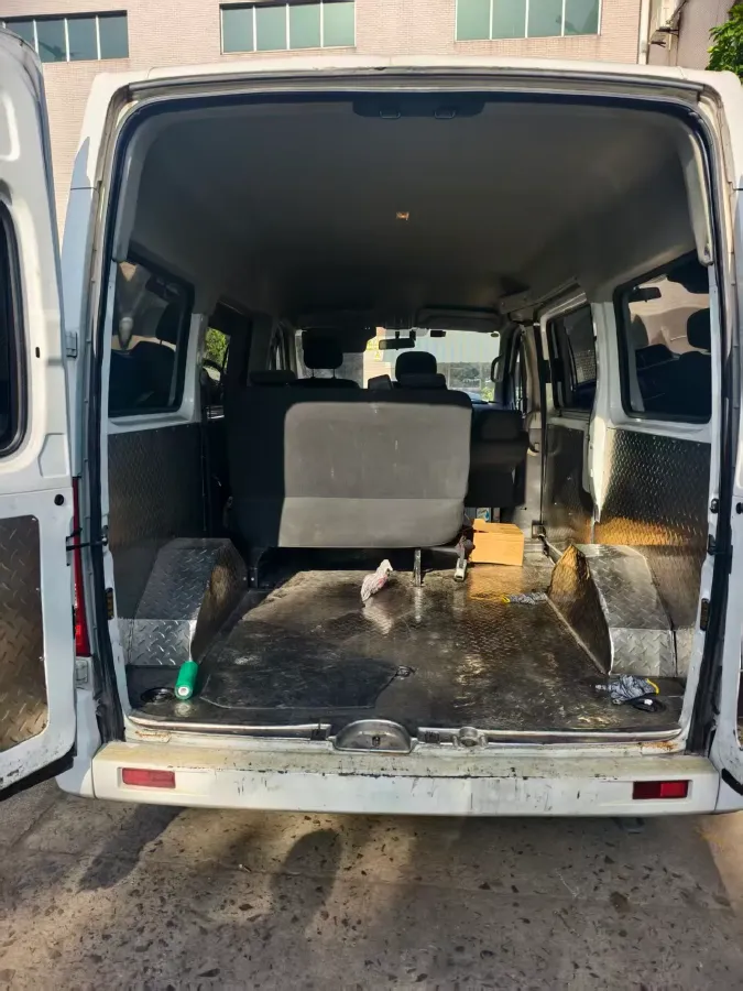 2021 MAXUS XinTu V80 2.0T 127HP L4 6MT,autocango,china used car exporter,china ev exporter,chinese used car exporter,chinese used ev exporter
