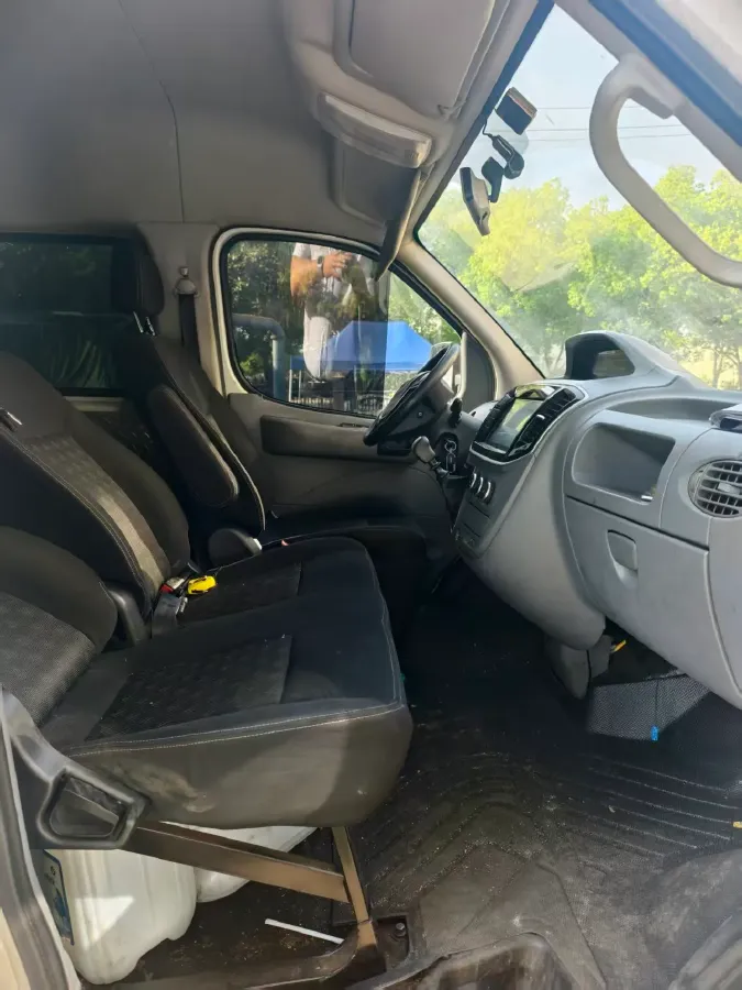 2021 MAXUS XinTu V80 2.0T 127HP L4 6MT,autocango,china used car exporter,china ev exporter,chinese used car exporter,chinese used ev exporter