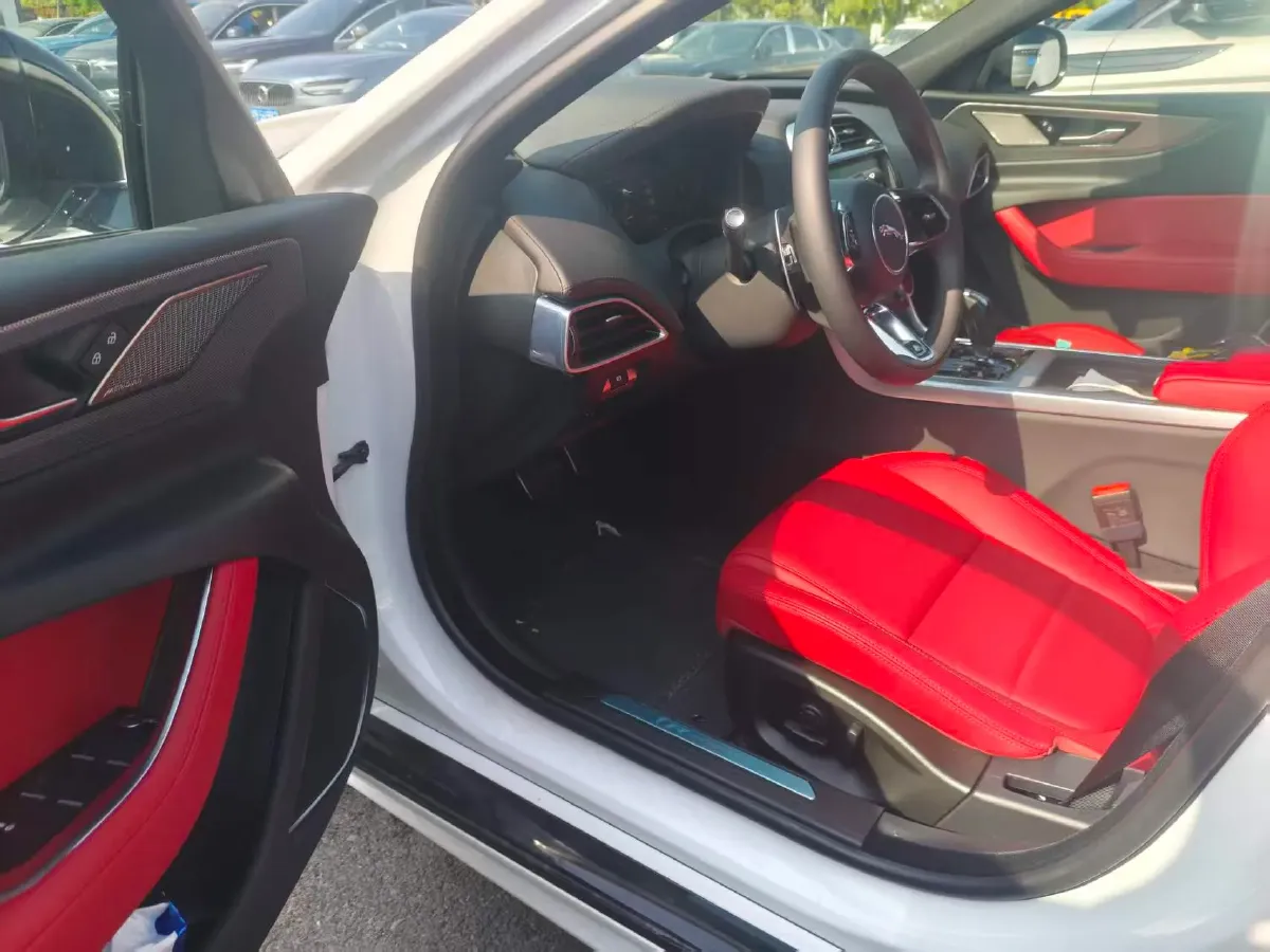 2025 Jaguar XEL 2.0T 250HP L4 8AT,autocango,china used car exporter,china ev exporter,chinese used car exporter,chinese used ev exporter