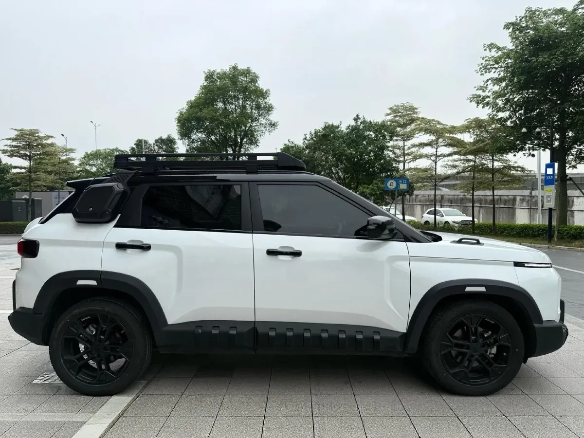 2025 Geely Cowboy 1.5T 181HP L4 7DCT,autocango,china used car exporter,china ev exporter,chinese used car exporter,chinese used ev exporter
