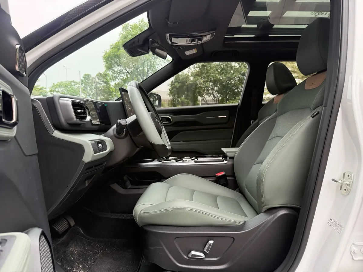 2025 Geely Cowboy 1.5T 181HP L4 7DCT,autocango,china used car exporter,china ev exporter,chinese used car exporter,chinese used ev exporter