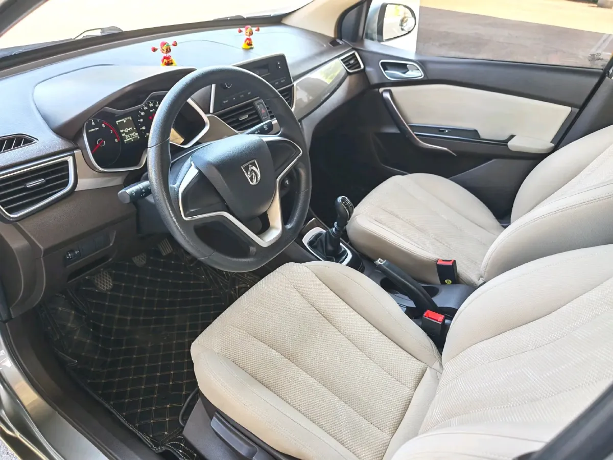 2017 BaoJun 310W 1.5L 112HP L4 6MT,autocango,china used car exporter,china ev exporter,chinese used car exporter,chinese used ev exporter