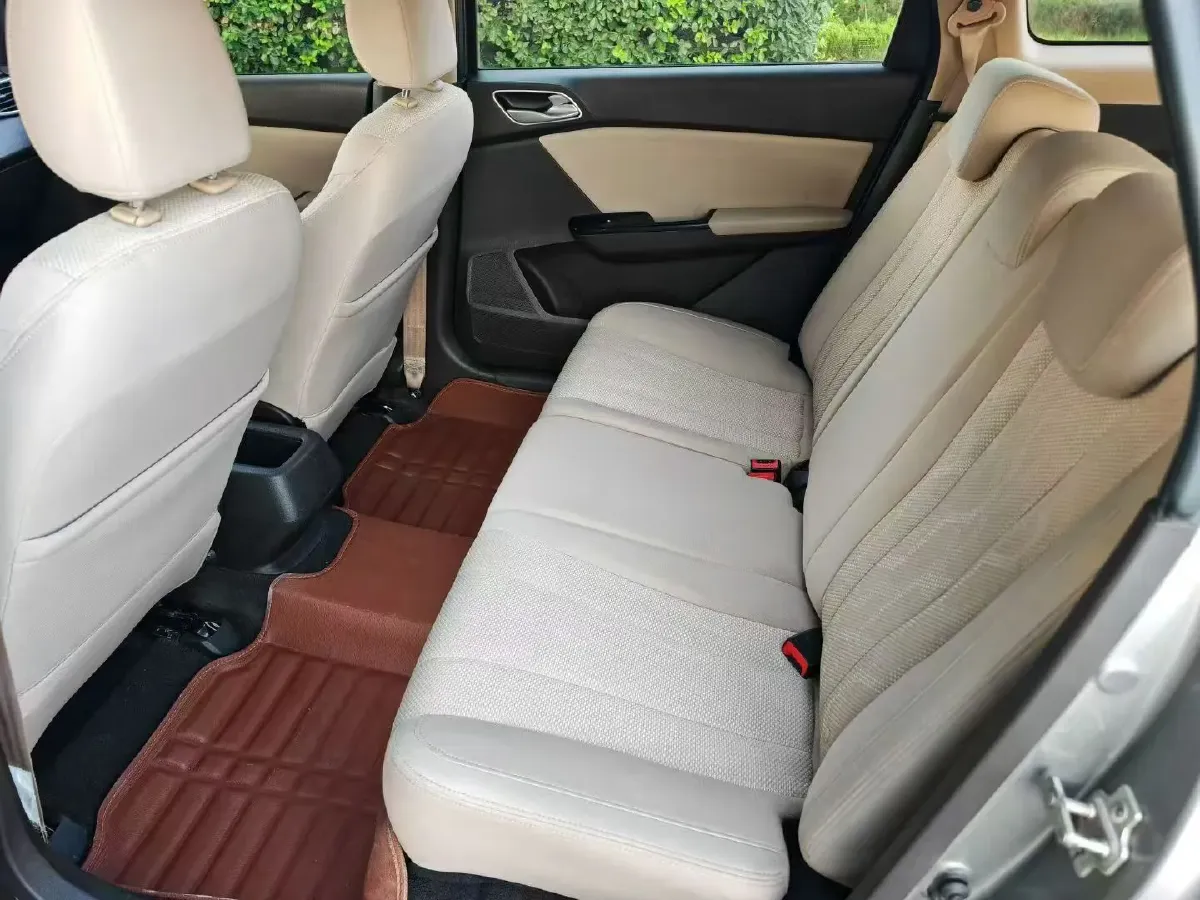 2017 BaoJun 310W 1.5L 112HP L4 6MT,autocango,china used car exporter,china ev exporter,chinese used car exporter,chinese used ev exporter