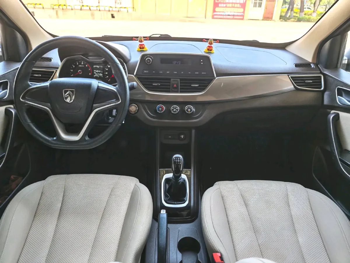 2017 BaoJun 310W 1.5L 112HP L4 6MT,autocango,china used car exporter,china ev exporter,chinese used car exporter,chinese used ev exporter