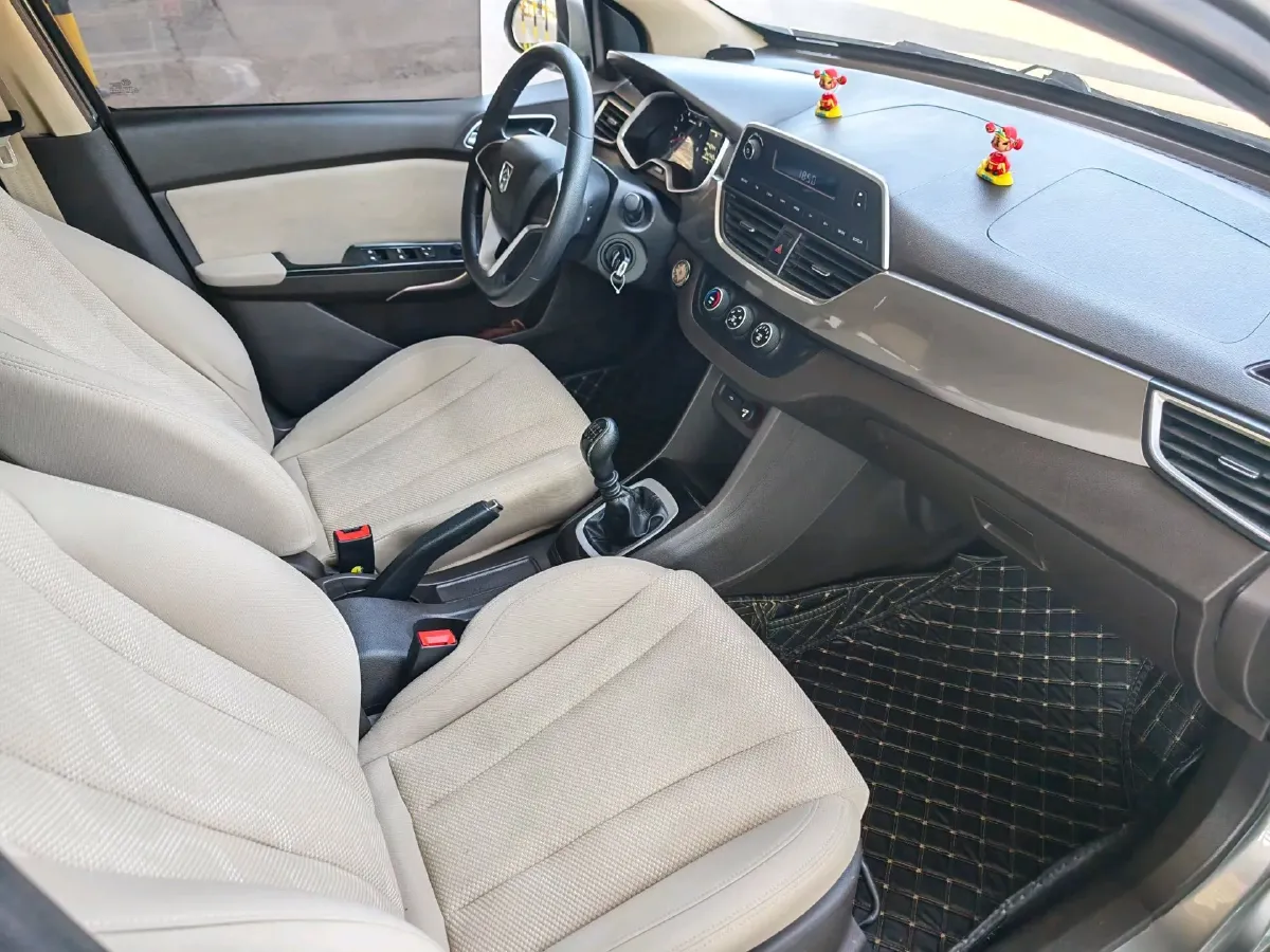 2017 BaoJun 310W 1.5L 112HP L4 6MT,autocango,china used car exporter,china ev exporter,chinese used car exporter,chinese used ev exporter