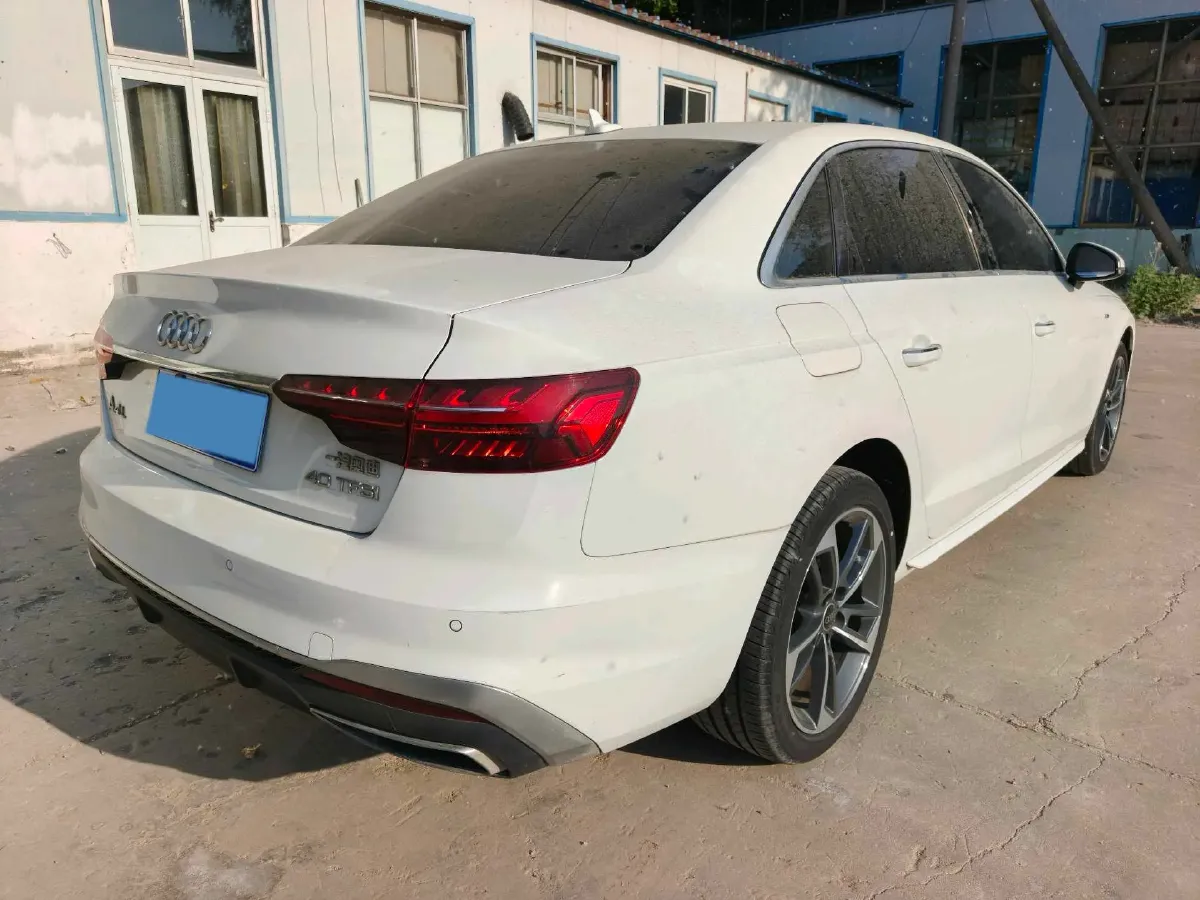 2022 Audi A4L 2.0T 190HP L4 7DCT,autocango,china used car exporter,china ev exporter,chinese used car exporter,chinese used ev exporter