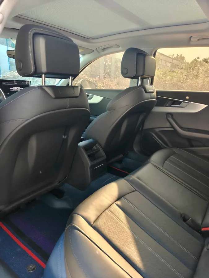 2022 Audi A4L 2.0T 190HP L4 7DCT,autocango,china used car exporter,china ev exporter,chinese used car exporter,chinese used ev exporter