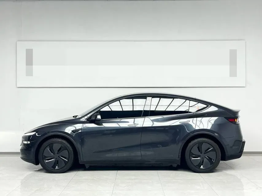 2025 Tesla Model Y BEV 62.5KWH,autocango,china used car exporter,china ev exporter,chinese used car exporter,chinese used ev exporter
