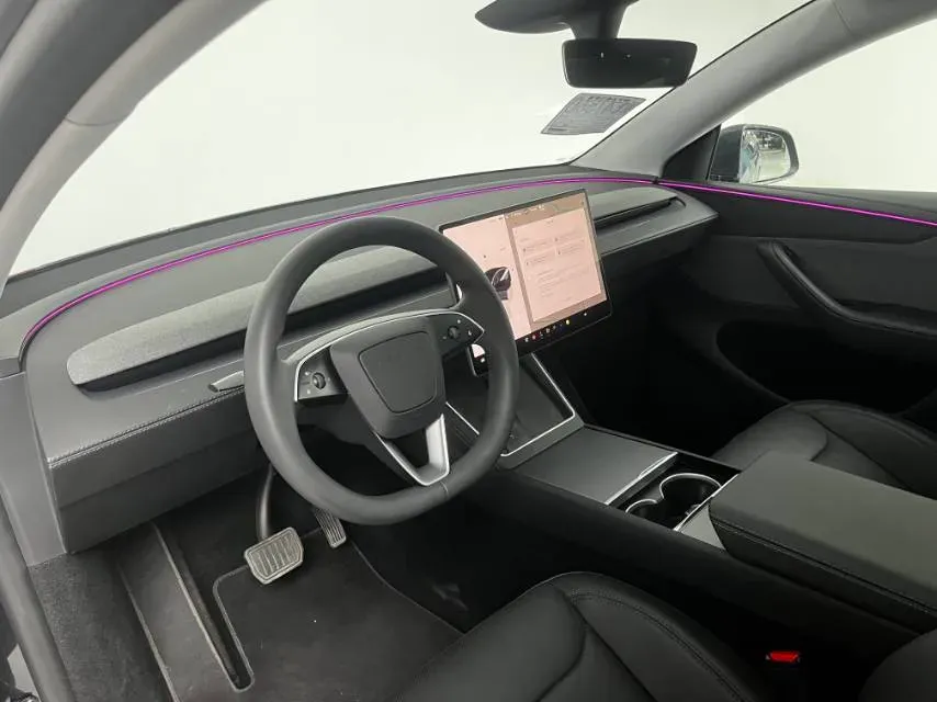 2025 Tesla Model Y BEV 62.5KWH,autocango,china used car exporter,china ev exporter,chinese used car exporter,chinese used ev exporter