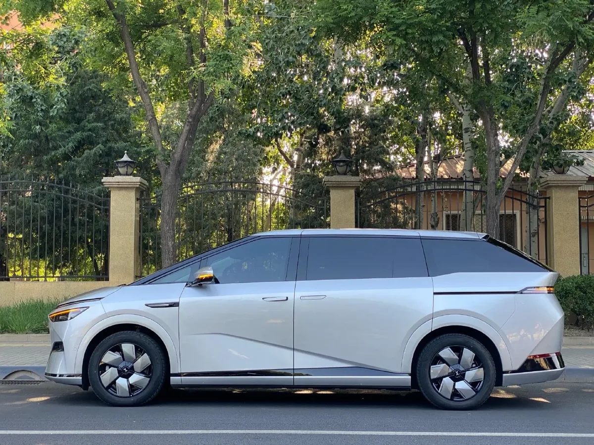 2024 Xpeng X9 BEV 101.5KWH,autocango,china used car exporter,china ev exporter,chinese used car exporter,chinese used ev exporter