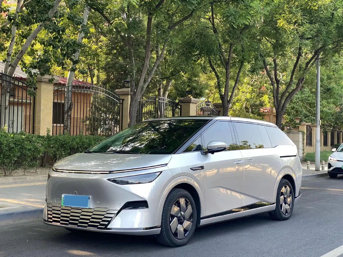 2024 Xpeng X9 BEV 101.5KWH,autocango,china used car exporter,china ev exporter,chinese used car exporter,chinese used ev exporter
