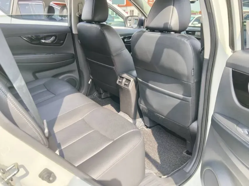 2020 Nissan X-Trail 2.0L 154HP L4 CVT,autocango,china used car exporter,china ev exporter,chinese used car exporter,chinese used ev exporter