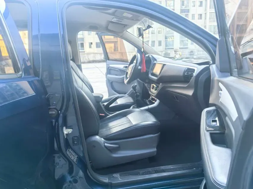 2019 Isuzu RE-MAX Jim 2.0T 204HP L4 5MT,autocango,china used car exporter,china ev exporter,chinese used car exporter,chinese used ev exporter