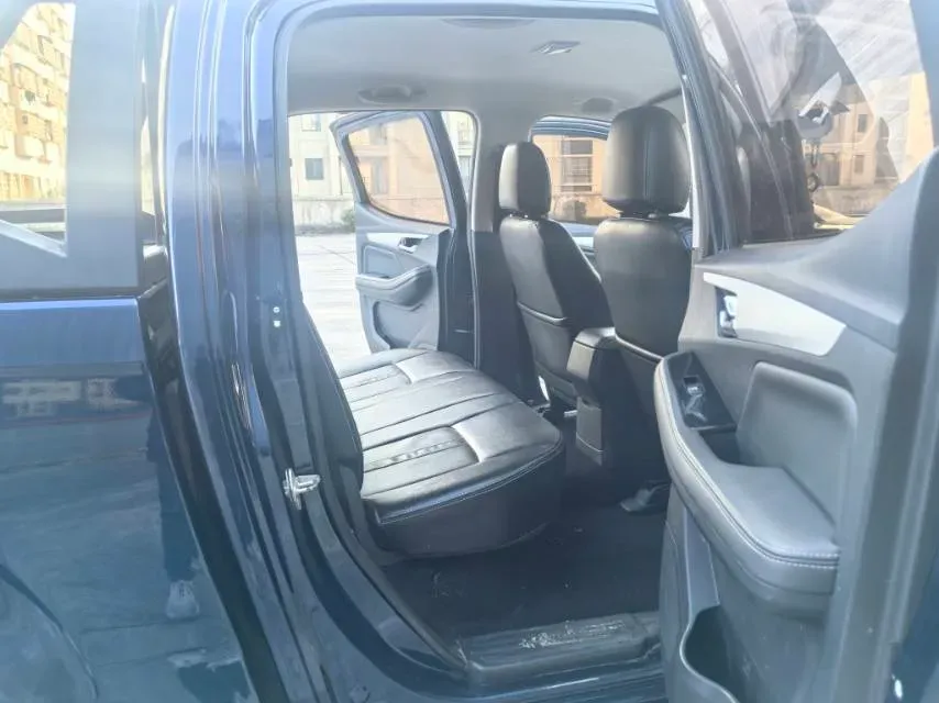 2019 Isuzu RE-MAX Jim 2.0T 204HP L4 5MT,autocango,china used car exporter,china ev exporter,chinese used car exporter,chinese used ev exporter
