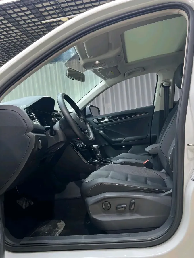 2022 Volkswagen T-Roc 1.4T 150HP L4 7DCT,autocango,china used car exporter,china ev exporter,chinese used car exporter,chinese used ev exporter