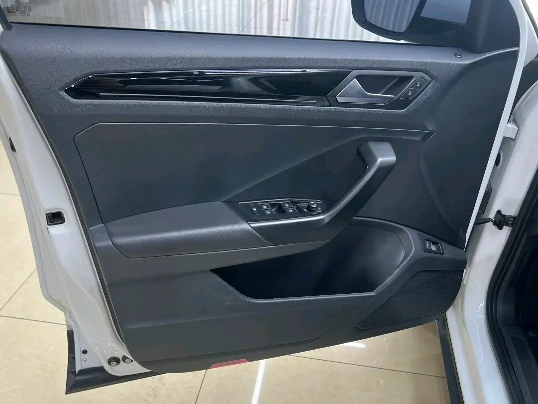 2022 Volkswagen T-Roc 1.4T 150HP L4 7DCT,autocango,china used car exporter,china ev exporter,chinese used car exporter,chinese used ev exporter