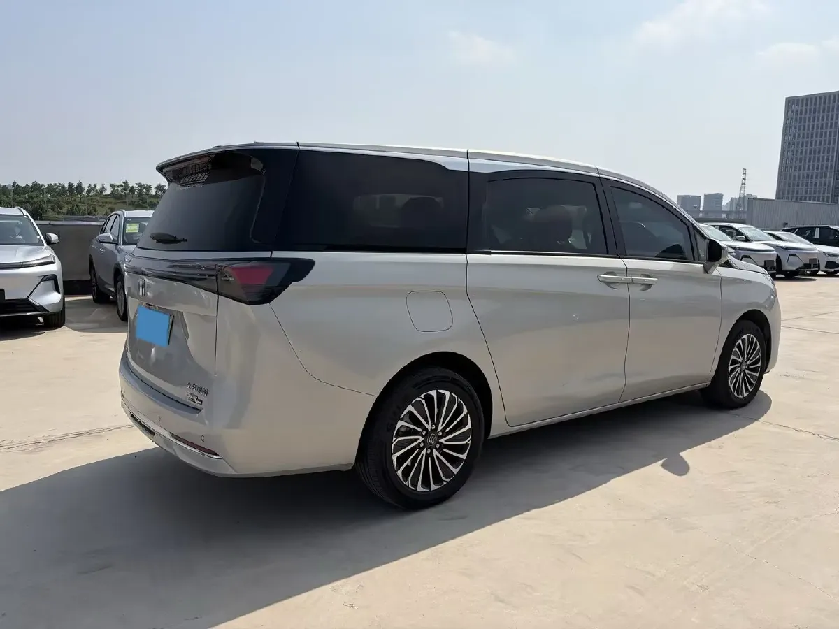 2025 Buick GL8 1.5T 180HP L4 2DHT PHEV,autocango,china used car exporter,china ev exporter,chinese used car exporter,chinese used ev exporter