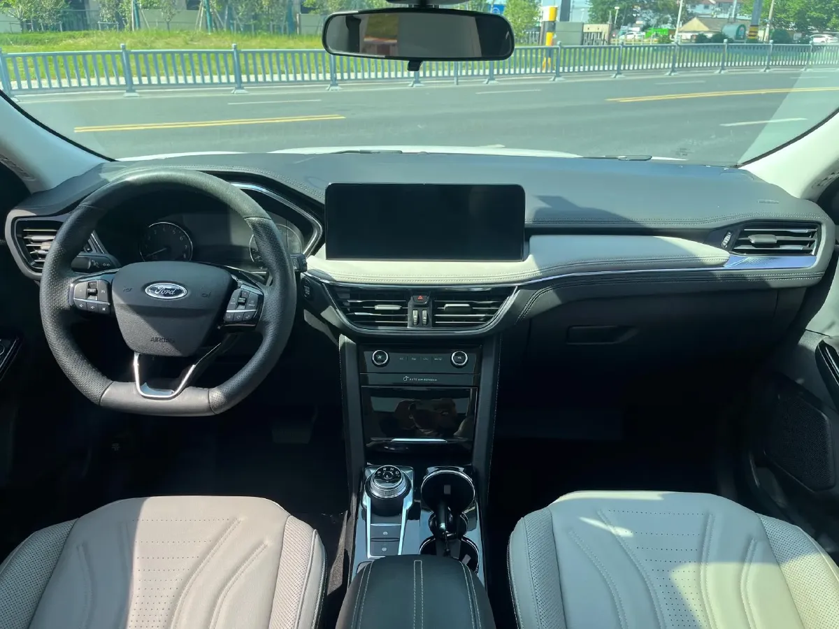 2020 Ford Escape 2.0T 248HP L4 8AT,autocango,china used car exporter,china ev exporter,chinese used car exporter,chinese used ev exporter