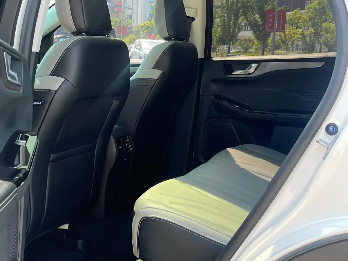 2020 Ford Escape 2.0T 248HP L4 8AT,autocango,china used car exporter,china ev exporter,chinese used car exporter,chinese used ev exporter