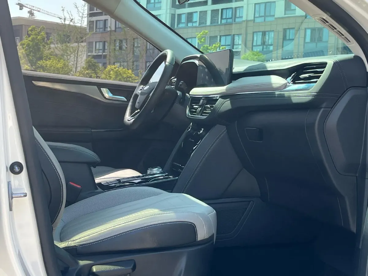 2020 Ford Escape 2.0T 248HP L4 8AT,autocango,china used car exporter,china ev exporter,chinese used car exporter,chinese used ev exporter