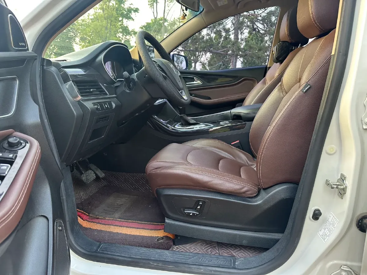 2017 BaoJun 560 1.5T 150HP L4 6DCT,autocango,china used car exporter,china ev exporter,chinese used car exporter,chinese used ev exporter