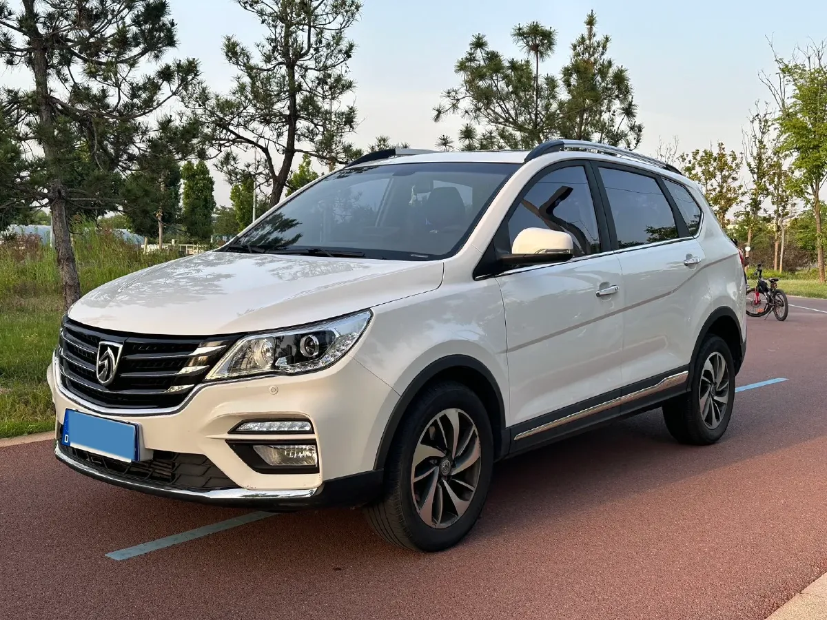 2017 BaoJun 560 1.5T 150HP L4 6DCT,autocango,china used car exporter,china ev exporter,chinese used car exporter,chinese used ev exporter