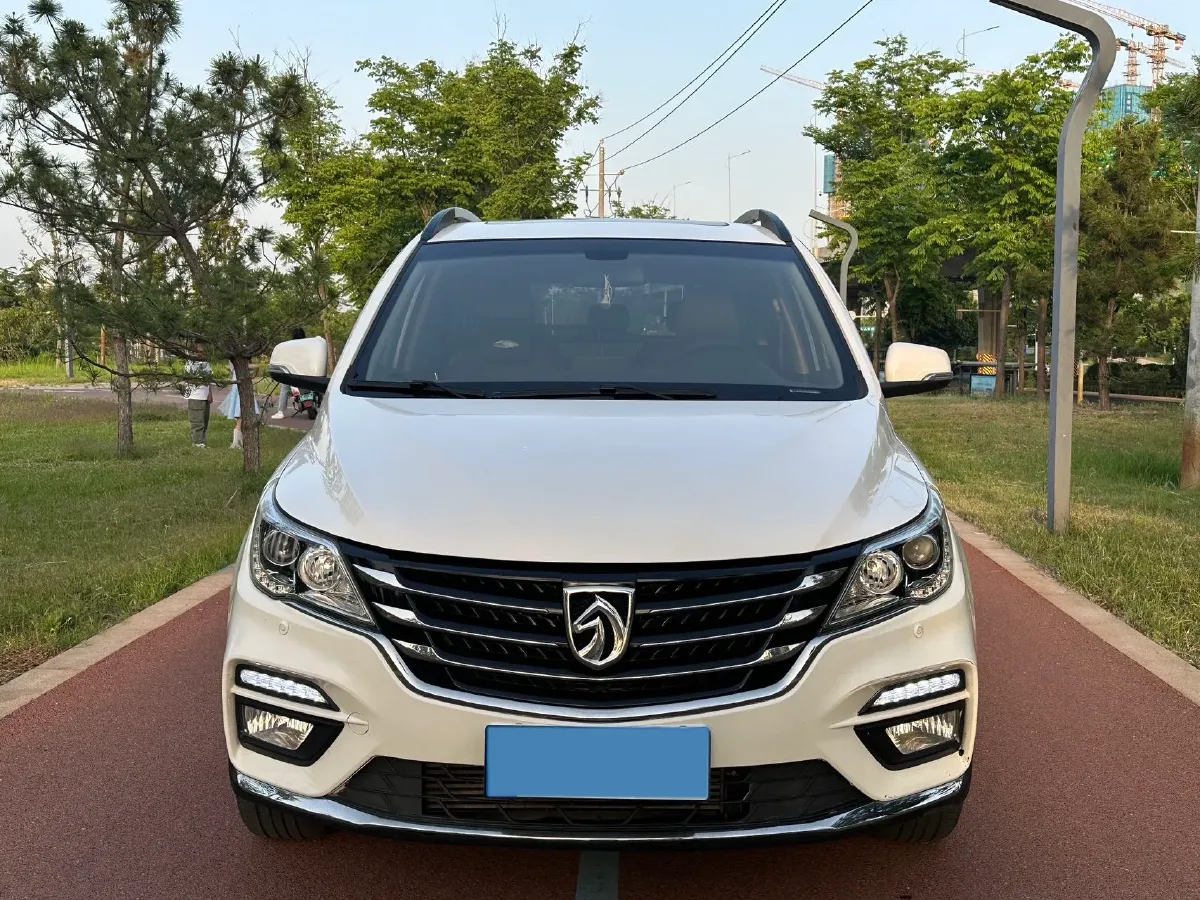 2017 BaoJun 560 1.5T 150HP L4 6DCT,autocango,china used car exporter,china ev exporter,chinese used car exporter,chinese used ev exporter