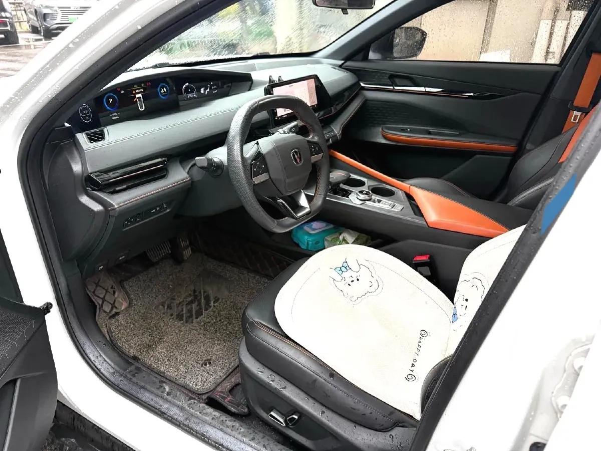 2022 ChangAn UNI-V 1.5T 188HP L4 7DCT,autocango,china used car exporter,china ev exporter,chinese used car exporter,chinese used ev exporter