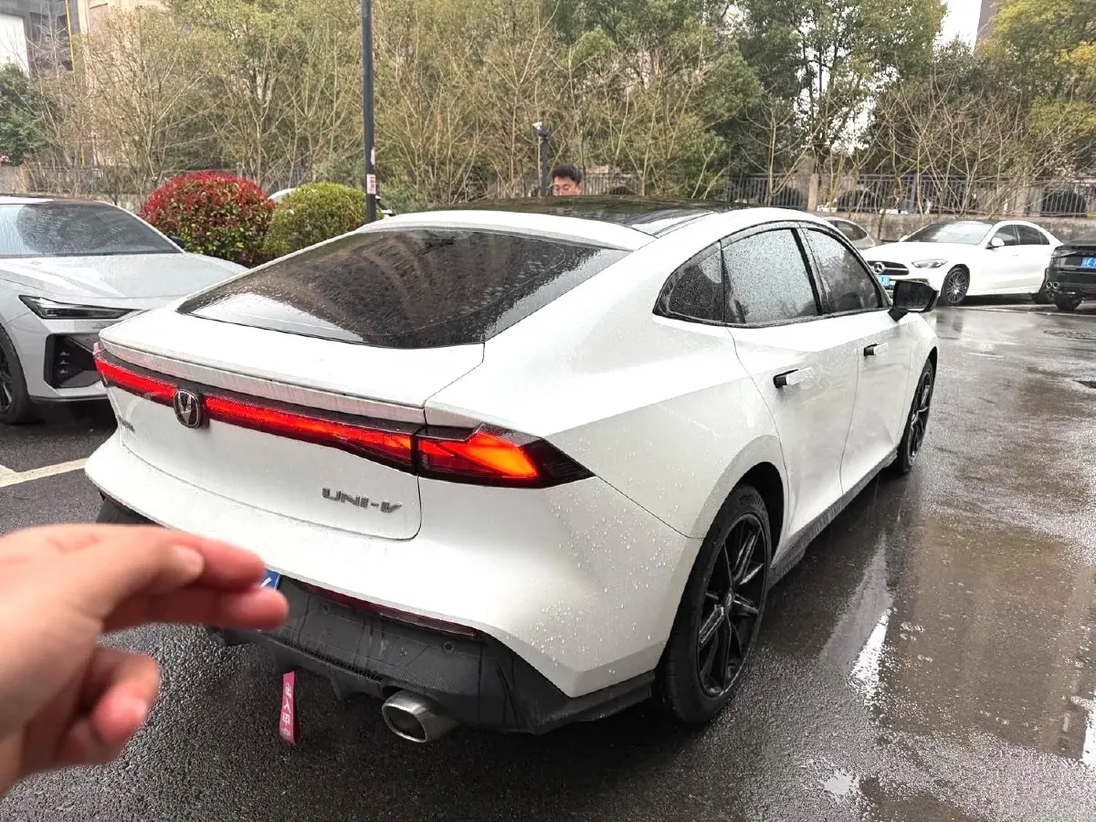 2022 ChangAn UNI-V 1.5T 188HP L4 7DCT,autocango,china used car exporter,china ev exporter,chinese used car exporter,chinese used ev exporter