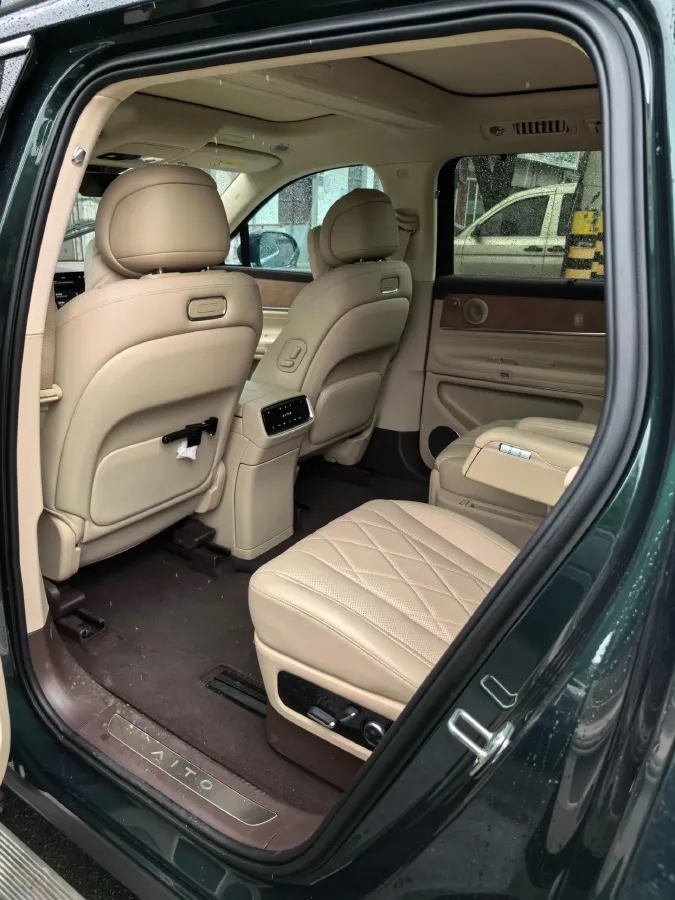 2024 AITO AITO M9 1.5T 152HP L4 REEV 42KWH,autocango,china used car exporter,china ev exporter,chinese used car exporter,chinese used ev exporter