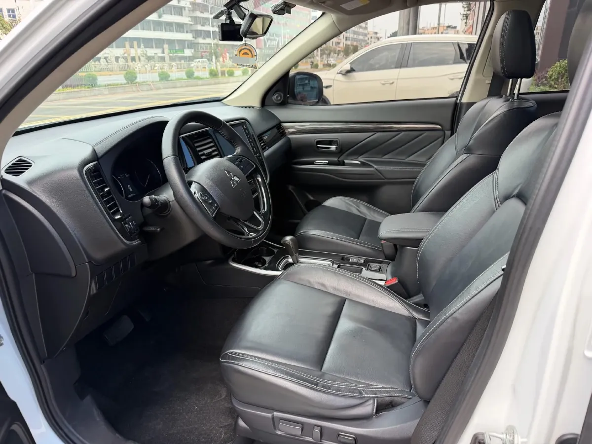 2020 Mitsubishi Outlander 2.0L 166HP L4 CVT,autocango,china used car exporter,china ev exporter,chinese used car exporter,chinese used ev exporter