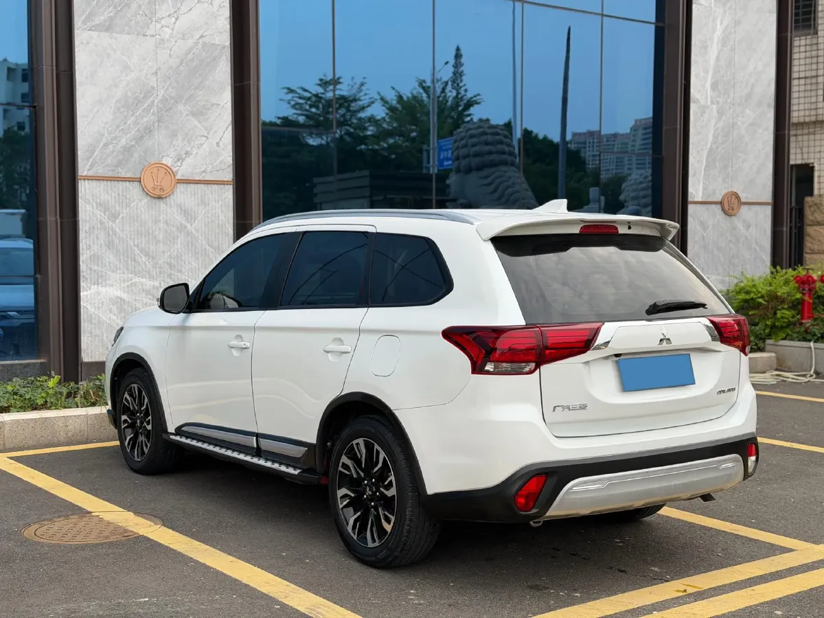 2020 Mitsubishi Outlander 2.0L 166HP L4 CVT,autocango,china used car exporter,china ev exporter,chinese used car exporter,chinese used ev exporter