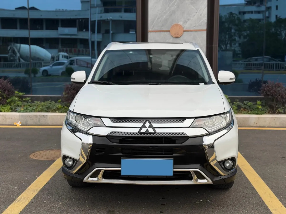 2020 Mitsubishi Outlander 2.0L 166HP L4 CVT,autocango,china used car exporter,china ev exporter,chinese used car exporter,chinese used ev exporter