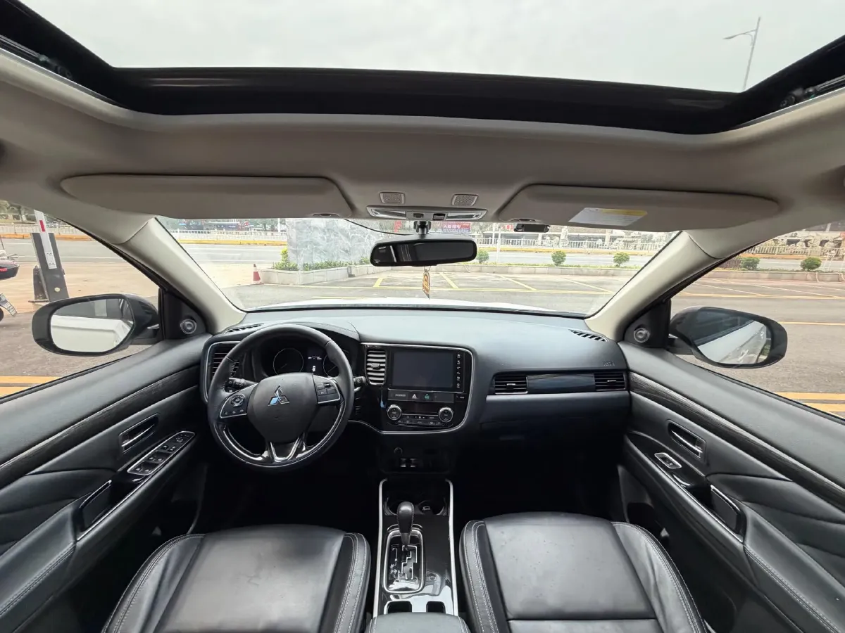 2020 Mitsubishi Outlander 2.0L 166HP L4 CVT,autocango,china used car exporter,china ev exporter,chinese used car exporter,chinese used ev exporter