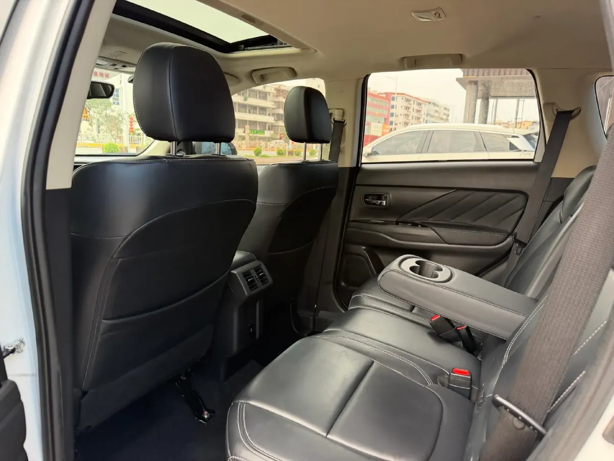 2020 Mitsubishi Outlander 2.0L 166HP L4 CVT,autocango,china used car exporter,china ev exporter,chinese used car exporter,chinese used ev exporter