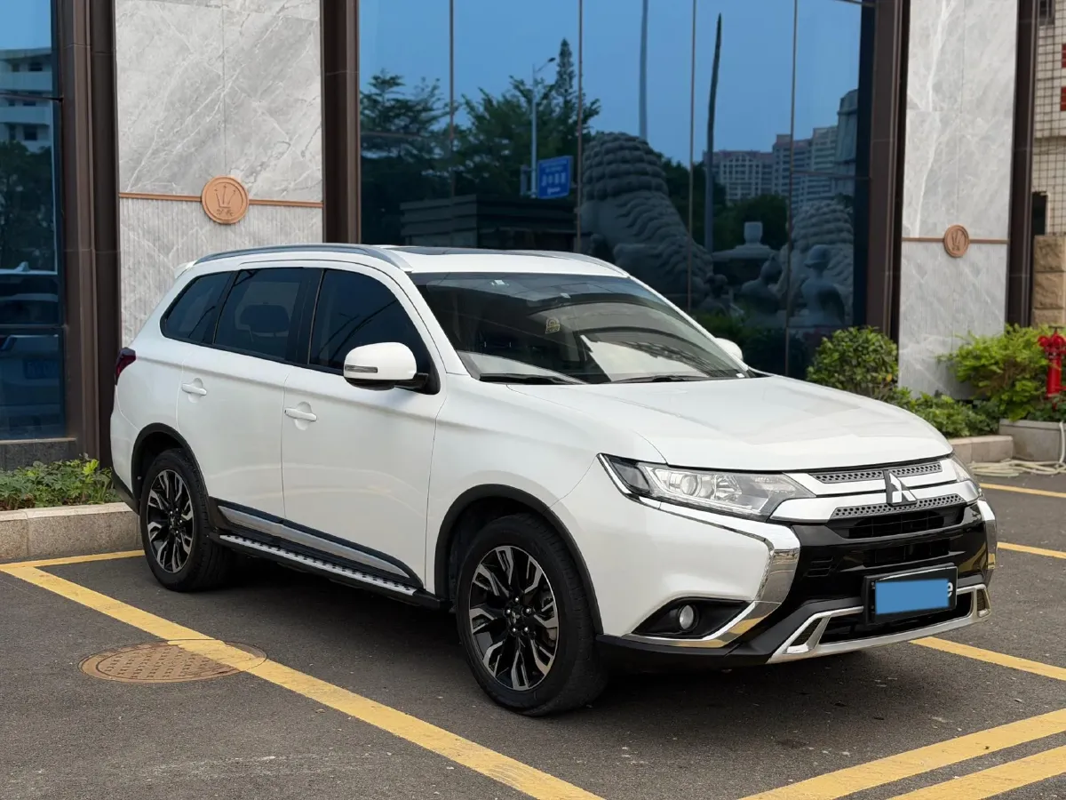 2020 Mitsubishi Outlander 2.0L 166HP L4 CVT,autocango,china used car exporter,china ev exporter,chinese used car exporter,chinese used ev exporter