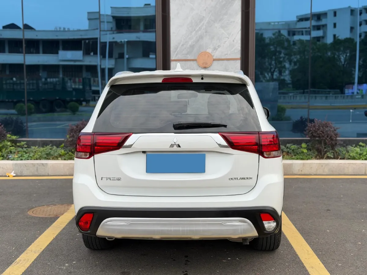 2020 Mitsubishi Outlander 2.0L 166HP L4 CVT,autocango,china used car exporter,china ev exporter,chinese used car exporter,chinese used ev exporter