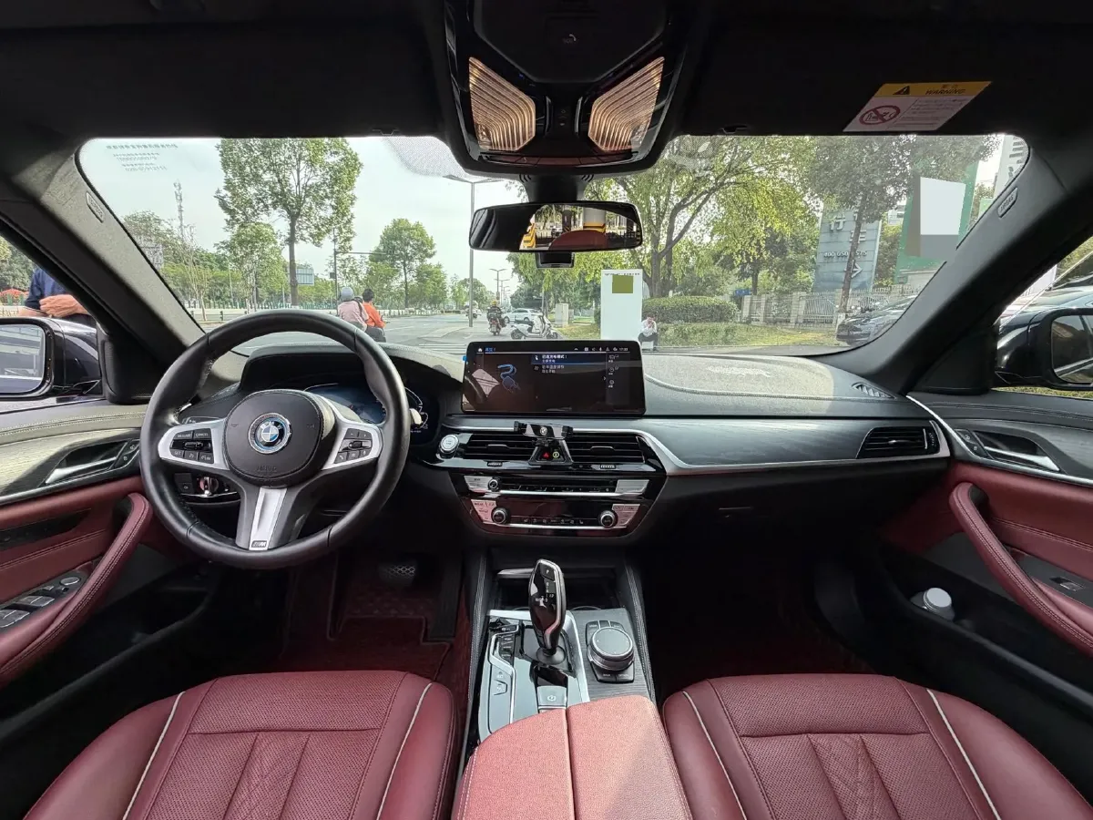 2022 BMW 5 Series 2.0T 184HP L4 8AT PHEV 17.7KWH,autocango,china used car exporter,china ev exporter,chinese used car exporter,chinese used ev exporter