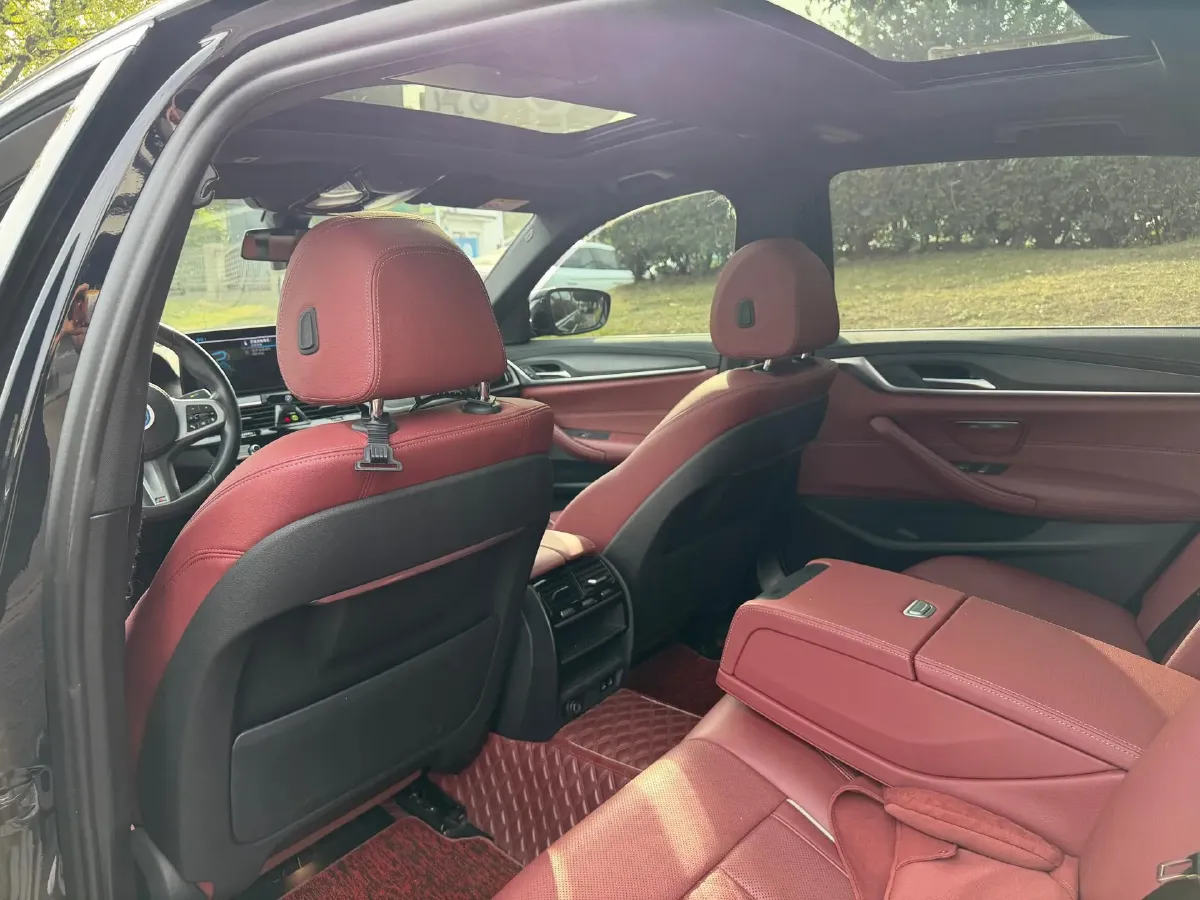 2022 BMW 5 Series 2.0T 184HP L4 8AT PHEV 17.7KWH,autocango,china used car exporter,china ev exporter,chinese used car exporter,chinese used ev exporter