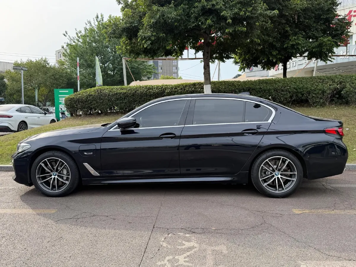 2022 BMW 5 Series 2.0T 184HP L4 8AT PHEV 17.7KWH,autocango,china used car exporter,china ev exporter,chinese used car exporter,chinese used ev exporter