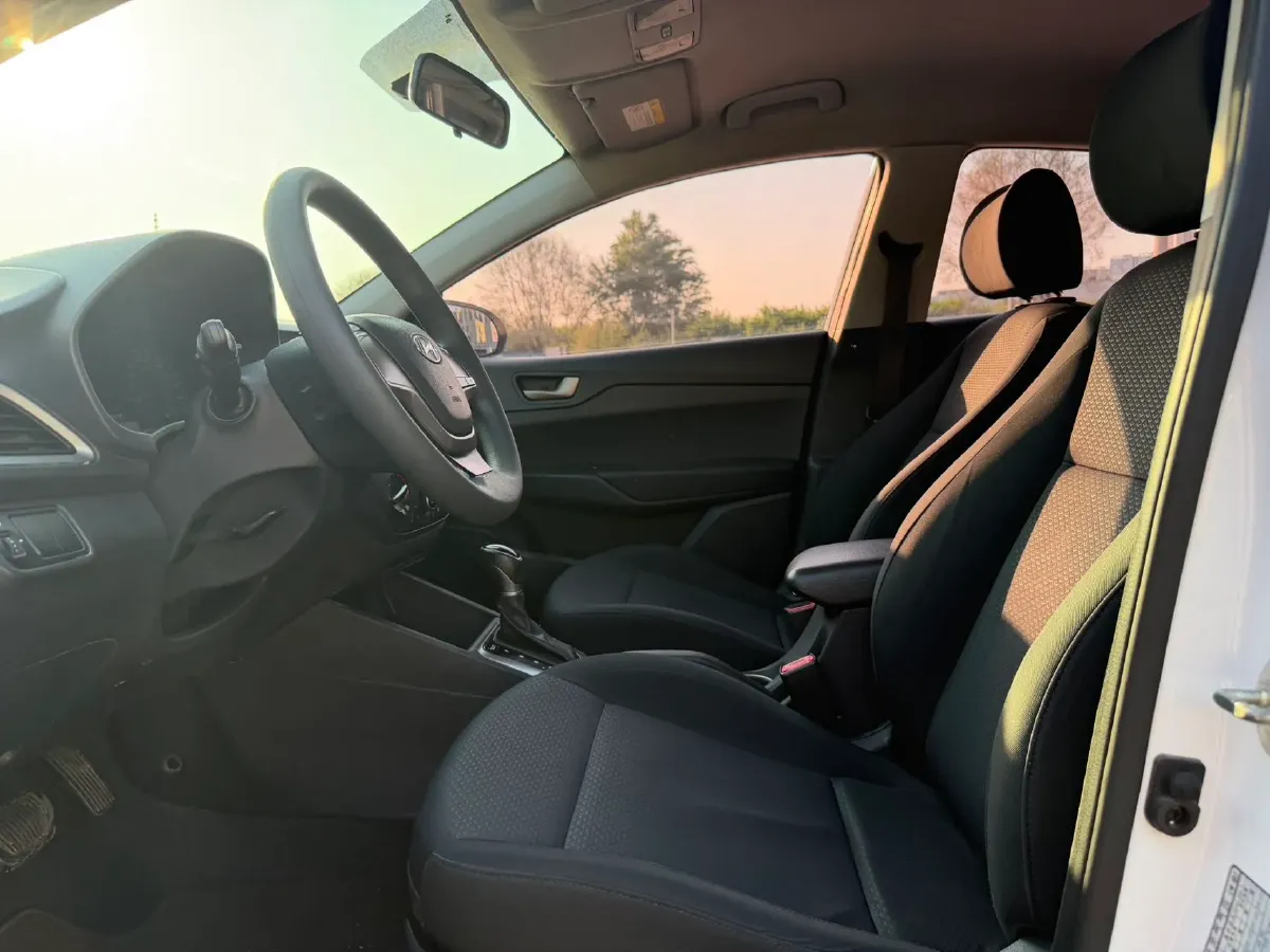 2016 Hyundai Verna 1.4L 100HP L4 6AT,autocango,china used car exporter,china ev exporter,chinese used car exporter,chinese used ev exporter
