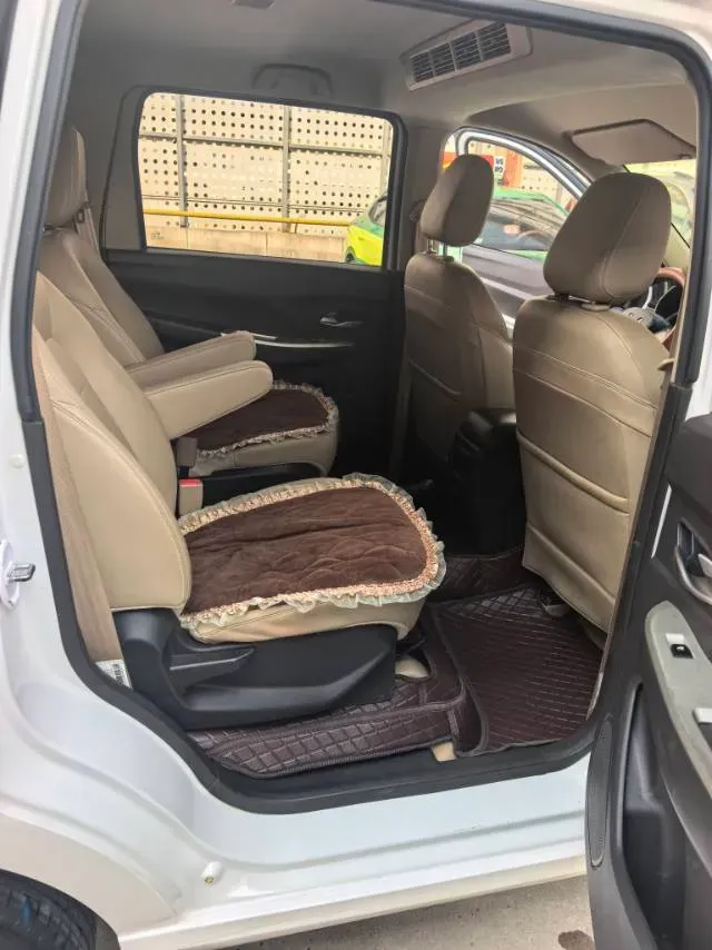 2021 WuLing RongGuang New Truck 1.5L 99HP L4 5MT,autocango,china used car exporter,china ev exporter,chinese used car exporter,chinese used ev exporter