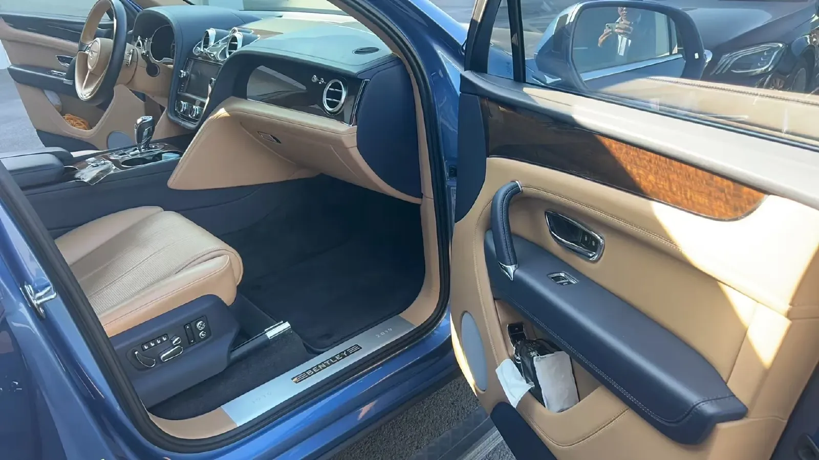 2018 Bentley Bentayga 4.0T 550HP V8 8AT,autocango,china used car exporter,china ev exporter,chinese used car exporter,chinese used ev exporter