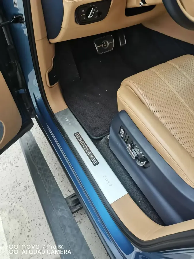 2018 Bentley Bentayga 4.0T 550HP V8 8AT,autocango,china used car exporter,china ev exporter,chinese used car exporter,chinese used ev exporter