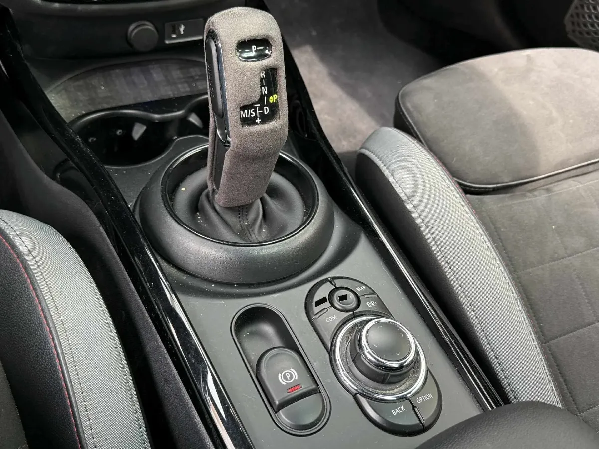 2022 MINI JCW CLUBMAN 2.0T 272HP L4 8AT,autocango,china used car exporter,china ev exporter,chinese used car exporter,chinese used ev exporter