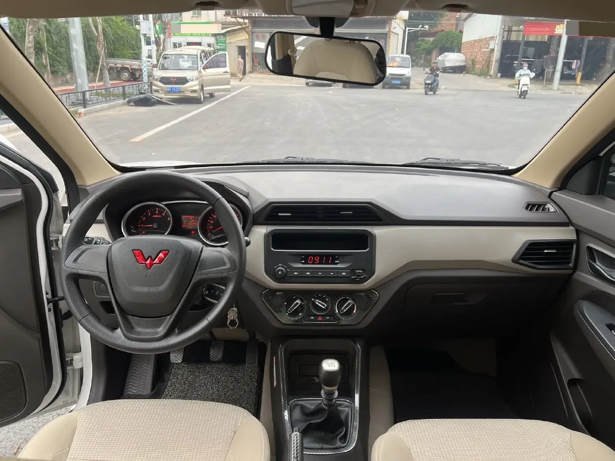 2019 WuLing HongGuang 1.5L 105HP L4 5MT,autocango,china used car exporter,china ev exporter,chinese used car exporter,chinese used ev exporter