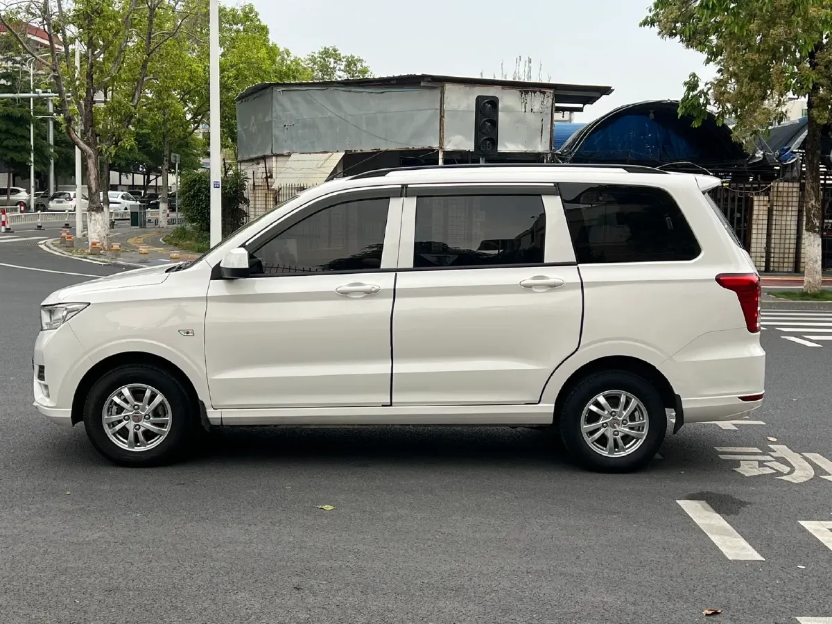 2019 WuLing HongGuang 1.5L 105HP L4 5MT,autocango,china used car exporter,china ev exporter,chinese used car exporter,chinese used ev exporter