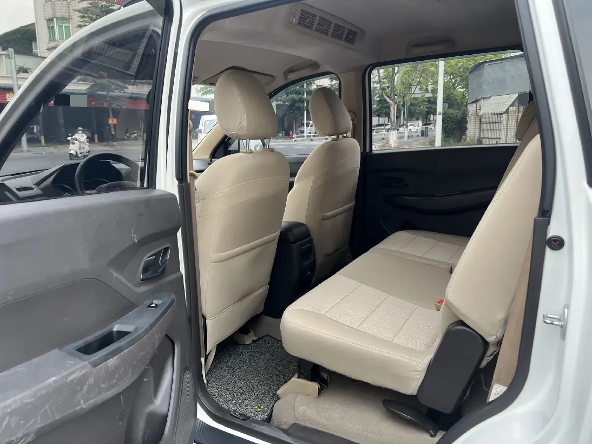 2019 WuLing HongGuang 1.5L 105HP L4 5MT,autocango,china used car exporter,china ev exporter,chinese used car exporter,chinese used ev exporter